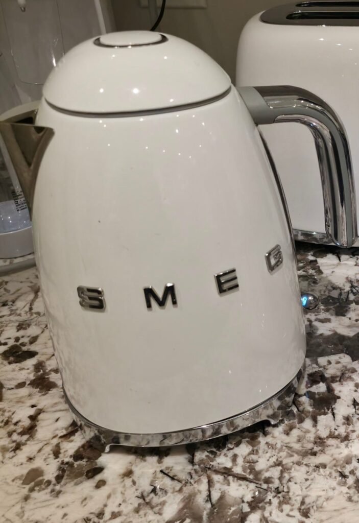 SMEG KLF03WHUS white retro electric kettle on a granite counter